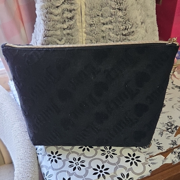Juicy couture Elegant Black Heart-Accent Cosmetic Bag - Picture 6 of 7